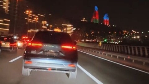 Nömrəni söküb avtobus zolağına daxil olan qazi imiş - VİDEO