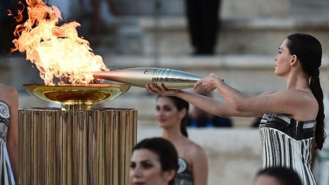 Qış Olimpiya Oyunlarının məşəli yandırıldı