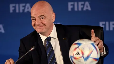 FİFA prezidenti bu ölkənin vətəndaşlığını aldı