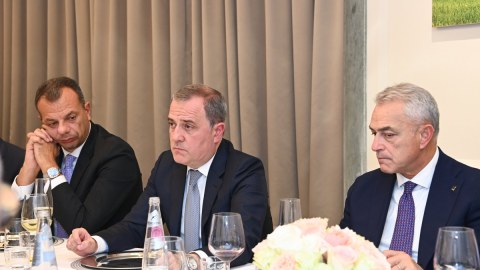 Ceyhun Bayramov Romada rəsmilərlə şam yeməyinə qatıldı - FOTO
