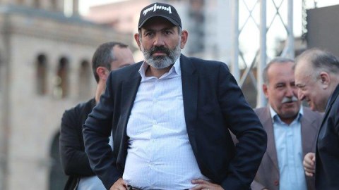 Paşinyana alma atan şəxsə bəraət verildi