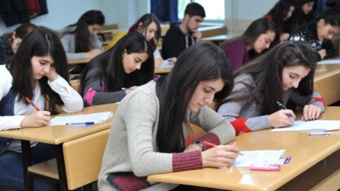 Eksternat imtahanlarına sənəd qəbulunun vaxtı uzadıldı