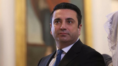 Simonyan&nbsp;müharibə itkilərini gizlətməkdə ittiham olundu