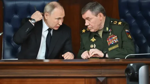 Gerasimov bu şəhərlərin tutulduğu barədə Putinə məruzə edib