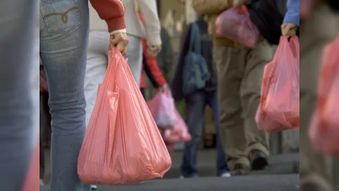 Azərbaycanda plastik torbalar bahalaşıb