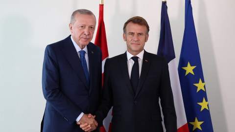 Ərdoğan Makronla telefonla danışdı