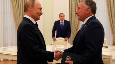 Putin Trampın elçisi ilə kürəkənini 3 saat gözlədib