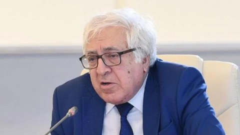 Anar&nbsp;Kitab Mükafatı almaq istəyir? - ÖZÜ DANIŞDI