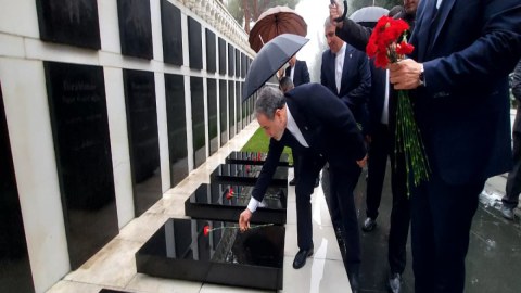Əraqçi&nbsp;Şəhidlər xiyabanını ziyarət etdi - FOTO