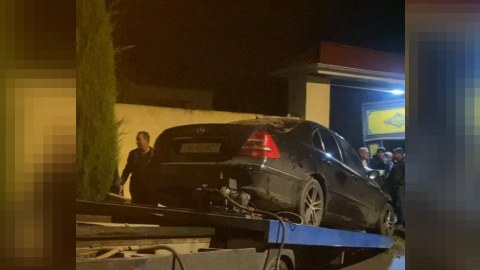 Maşın darvazaya çırpıldı - Sürücü öldü