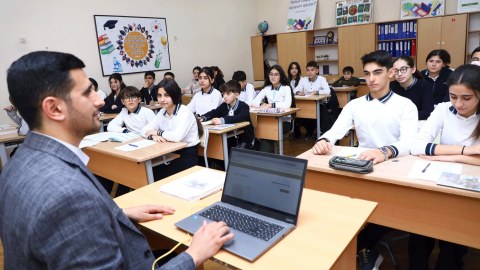 Bakı məktəblərində kağız jurnallar ləğv edilib