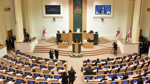 Gürcüstanda təhsil müddəti azaldıldı