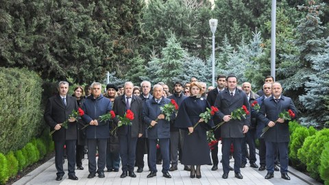 BMU kollektivi Ulu Öndərin məzarını ziyarət etdi&nbsp; -&nbsp;FOTOLAR