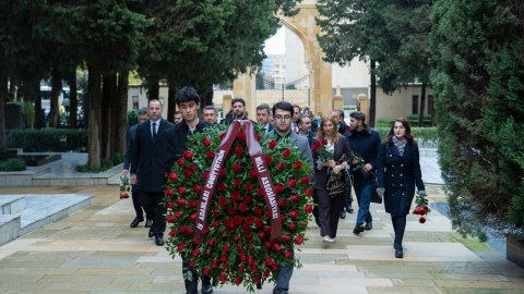 İCMA üzvləri Fəxri xiyabanda Heydər Əliyevin xatirəsini yad edib&nbsp;