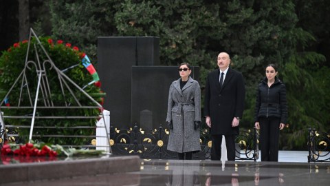 Prezident və birinci xanım&nbsp;Heydər Əliyevin məzarını ZİYARƏT EDİBLƏR