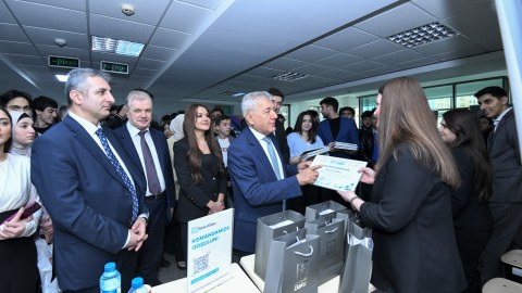 Rektor BMU-da karyera sərgisi ilə tanış oldu