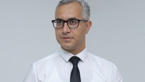 Kamran Əsədova cinayət işi açıldı - Abituriyentlərə cavab ötürürmüş