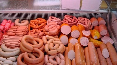 Azərbaycanda kolbasa yeyənlər ARTIB