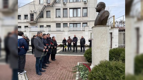 Moldovadakı Azərbaycan diasporu Heydər Əliyevi anıb - FOTO