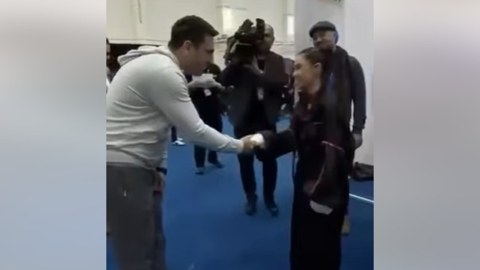 Erməni spiker azərbaycanlı iştirakçıya uğurlar arzuladı