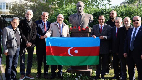 İzmirdə Heydər Əliyevin xatirəsi anıldı - FOTO