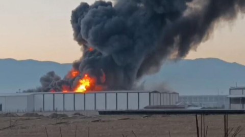 Türkiyədə fabrikdə güclü YANĞIN