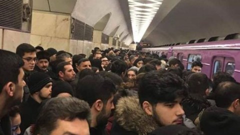 Metroda problem: Qatarlar tuneldə qaldı