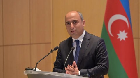 Məktəbləri bağlamaqla fəxr etmirik - Emin Əmrullayev