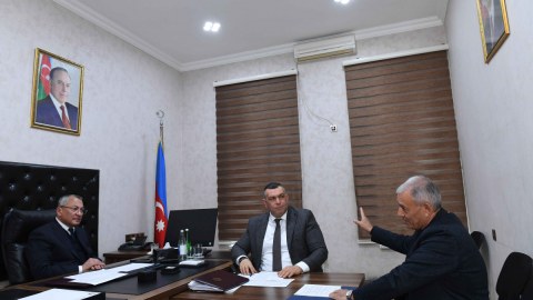 Rövşən Rzayev vətəndaşları qəbul edib - FOTOLAR