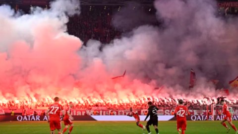 &ldquo;Ayntraxt&rdquo; &ldquo;Qarabağ&rdquo;la oyunda azarkeşsiz qalacaq&nbsp;- UEFA qadağa qoydu