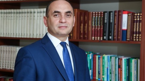 Hümanizm prinsiplərinə sadiqliyin nümayişi