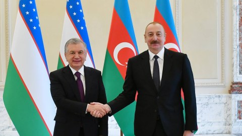 Mirziyoyev İlham Əliyevi təbrik etdi
