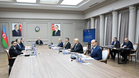Əli Əsədov iclas keçirdi