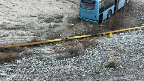 Avtobus qaz xəttinə çırpıldı, təchizat dayandırıldı