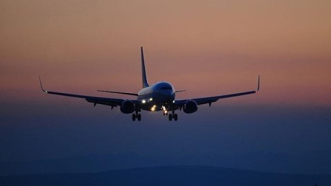 Moskvadan Antalyaya uçan təyyarə təcili eniş etdi