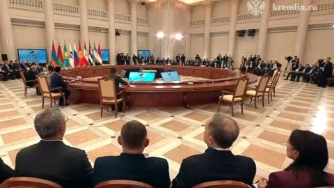 Putin liderlərlə bir araya gəldi
