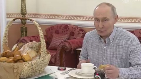 Putinə pirojki göndərdilər