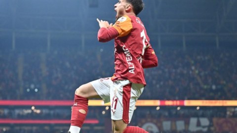 &ldquo;Qalatasaray&rdquo; evdə üç xal qazandı