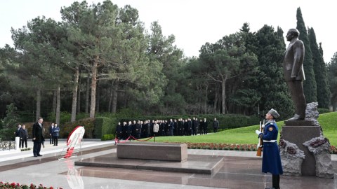 Heydər Əliyevin məzarını və Şəhidlər xiyabanını ziyarət etdi - FOTO