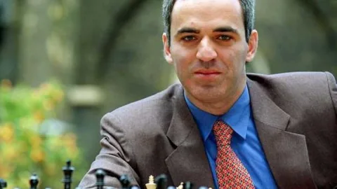 Harri Kasparov barəsində həbs qərarı verildi