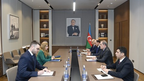 Yunanıstanın yeni səfiri etimadnaməsinin surətini Ceyhun Bayramova təqdim etdi