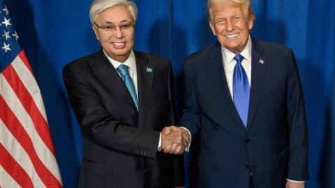 Tokayev Trampla Ukrayna barədə danışdı