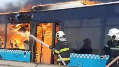 Sarayda marşrut avtobusu YANDI