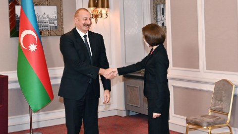 Sandu da İlham Əliyevi təbrik etdi