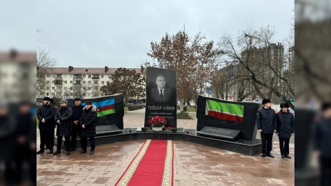 Qroznıda qəzaya uğrayan təyyarəyə memorial&nbsp;ucaldıldı