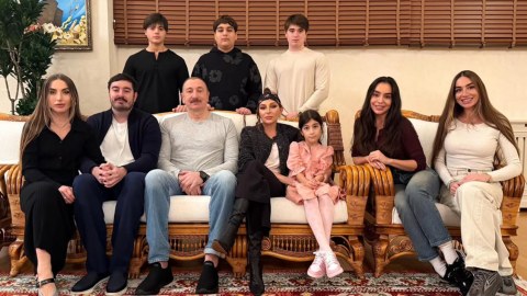 İlham Əliyev ad günündə ailəsi ilə birlikdə - FOTO