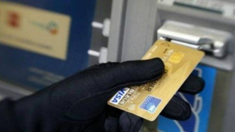 Dostunun bank kartından oğurluq edən şəxs saxlanıldı