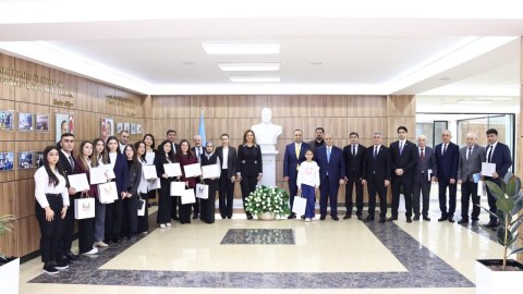 "İlin gənc müəllimi" mükafatlandırıldı - FOTOLAR&nbsp;
