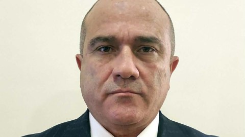 Yeni başçı müavinini işdən çıxardı