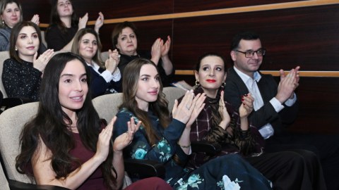 Prezidentin qızı və gəlini Pantomim Teatrında - FOTOLAR
